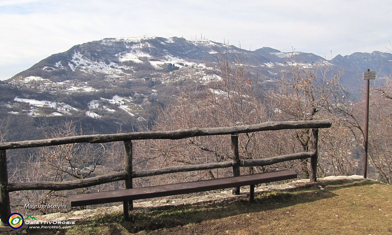 37 Panorama verso il Linzone....JPG